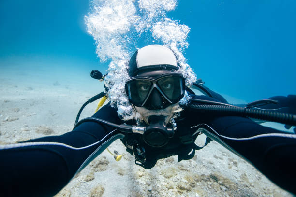 istock Scuba diver self portrait underwater 983926290