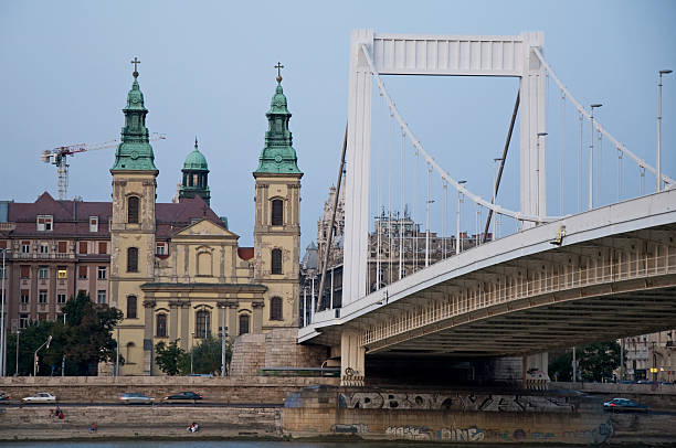 istock Evening view about the Elizabeth Bridge in Budapest 98394927