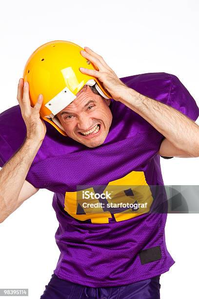 フットボールのヘルメット - 45-49歳のストックフォトや画像を多数ご用意 - 45-49歳, きまり悪さ, アメフトボール