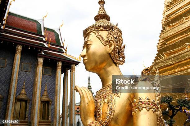 Золотой Kinnari Grand Palace Bangkok — стоковые фотографии и другие картинки Азия - Азия, Архитектура, Бангкок