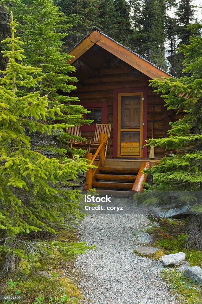 Blockhütte versteckt im Wald - Lizenzfrei Abgeschiedenheit Stock-Foto