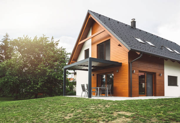 istock Construction of new suburban house 984039394