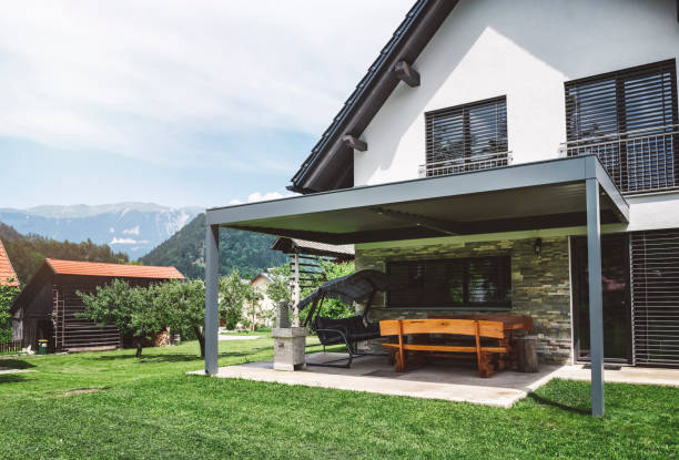 istock Comfortable home and the beauty of nature 984042322