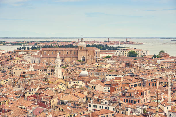 vue sur venise et ses différents quartiers - dorsoduro quarter photos et images de collection