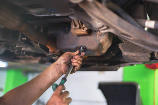istock Car mechanic removing used engine oil 984066664
