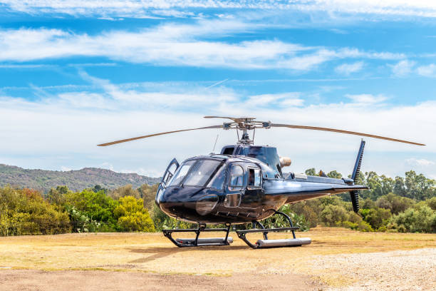 코르시카에 헬기 및 여름 투어 - airfield air vehicle helicopter commercial airplane 뉴스 사진 이미지