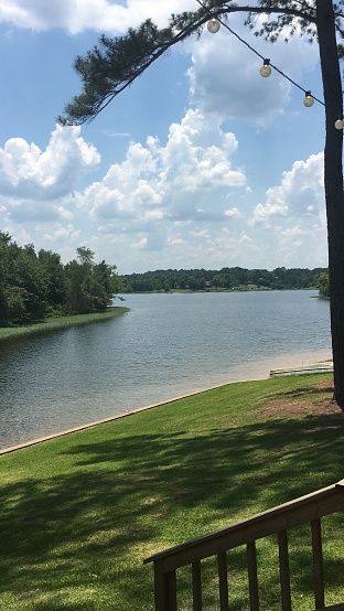 A picture of Lake Tuscaloosa on a clear day in Tuscaloosa, Alabama.