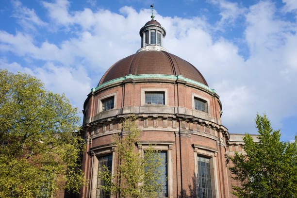 istock Ronde Lutherse Kerk in Amsterdam 984229356