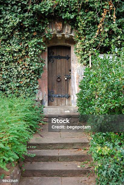 Drzwi W Ścianie - zdjęcia stockowe i więcej obrazów Drzwi - Drzwi, Fantazja, Średniowieczny