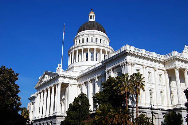 capitólio estadual da califórnia - building exterior sacramento county california state capitol building - fotografias e filmes do acervo