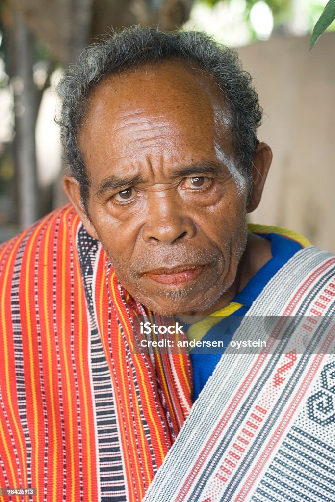 Dawon velho com coloridos tecidos tradicionais. - Foto de stock de Adulto royalty-free