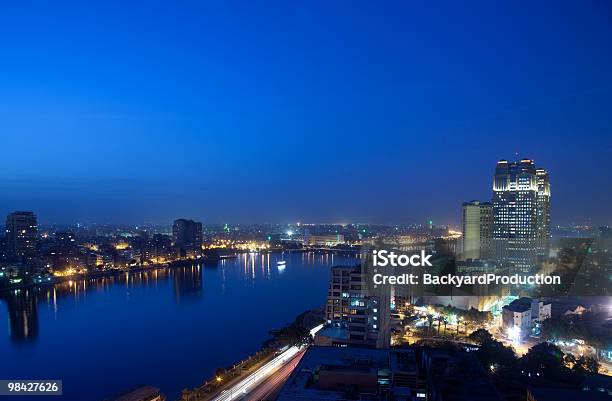 Photo libre de droit de Vue Panoramique Sur La Ville Du Caire De Nuit banque d'images et plus d'images libres de droit de Le Caire - Le Caire, Centre-ville, Gratte-ciel