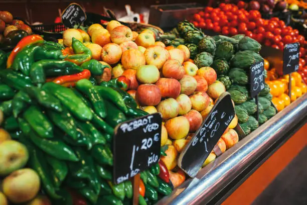 market, fruit, food, vegetables, fresh, vegetable, fruits, organic, healthy, tomato, green, red, apple, produce, grocery, shop, store, supermarket, tomatoes, orange, ripe, sale