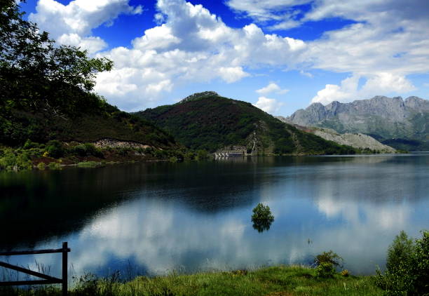 istock Panoramic view over the Porma dam in summer 984306202