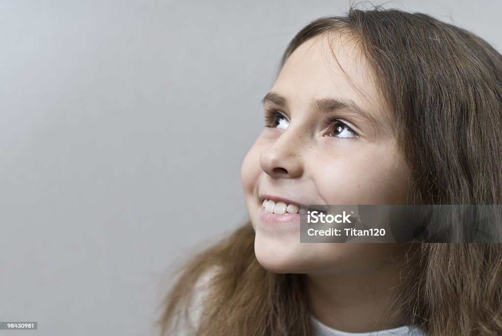 Bella bambina con i capelli lunghi - Foto stock royalty-free di Adolescente