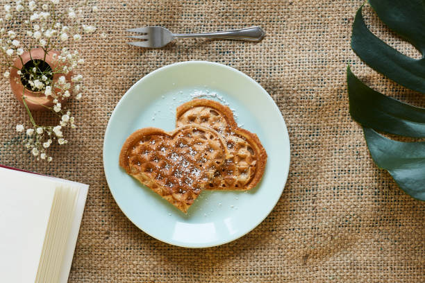 creative table decoration home made waffles foodie - food vegan food gourmet vegetarian food imagens e fotografias de stock