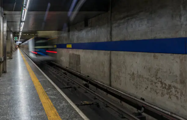 Subway, underground, arriving at the passenger station - Metrô - São Paulo, Brazil