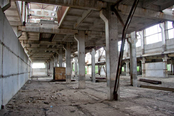 istock Large abandoned industrial building interior 984430610