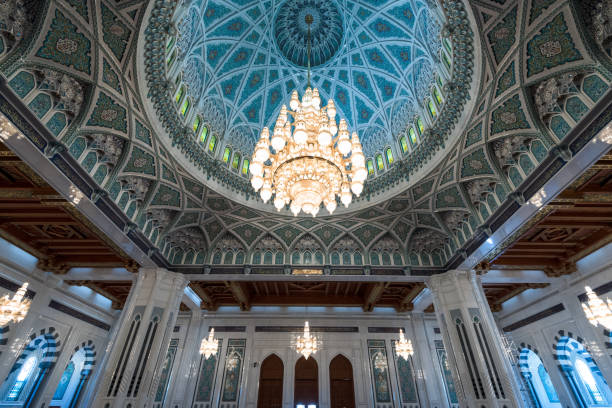 sultan qaboos mosque interior - sultan qaboos mosque imagens e fotografias de stock