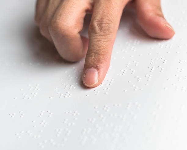 livro de braille para baixa visão / pessoa cega lendo braille sinal dedo tocando em relevo papel de textura para o dia mundial da visão e o conceito de consciência dia mundial de braille - eyesight senior adult care support - fotografias e filmes do acervo