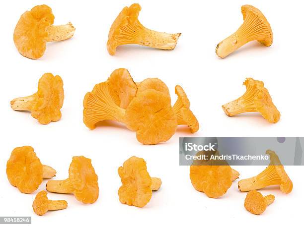 Foto de Cogumelos Chanterelles e mais fotos de stock de Alimentação Saudável - Alimentação Saudável, Amarelo, Arranjo