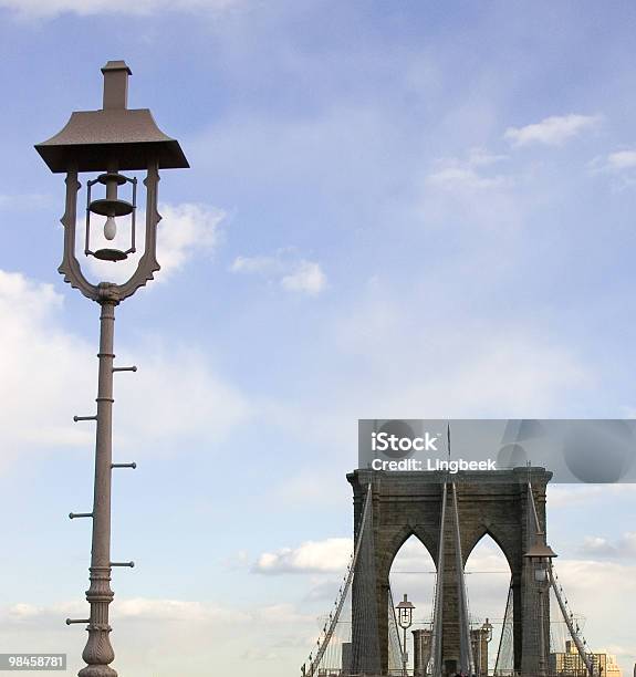 Photo libre de droit de Haut Du Pont De Brooklyn banque d'images et plus d'images libres de droit de Brooklyn - New York - Brooklyn - New York, Lampe électrique, 1875