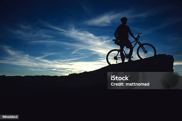 Rowerzysta Sylwetka - zdjęcia stockowe i więcej obrazów Bez ludzi - Bez ludzi, Bicykl, Chmura