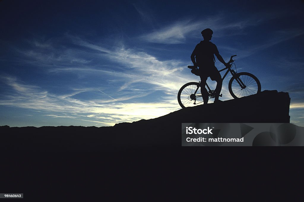 Silhueta de Motociclista - Royalty-free Andar de Bicicleta de Montanha Foto de stock