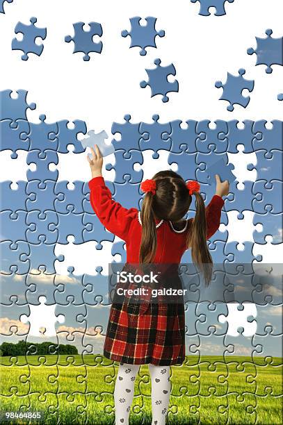 La Ragazza Assemblare Puzzle Grande - Fotografie stock e altre immagini di 4-5 anni - 4-5 anni, Abilità, Ambiente