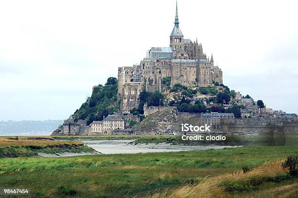 Foto de Montsaintmichel Normandia França e mais fotos de stock de Abadia - Mosteiro - Abadia - Mosteiro, Antigo, Arcaico