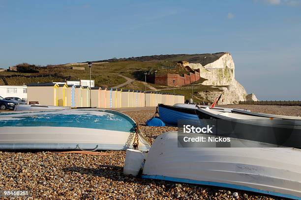 Foto de Praia No Seaford East Sussex Inglaterra e mais fotos de stock de Cabana de Praia - Cabana de Praia, Calçadão, Choupana