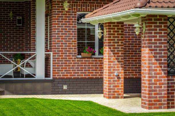 istock The building is in the backyard 984698184