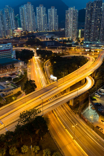 istock Ribbon shaped bridge with busy traffic during dusk 984728128