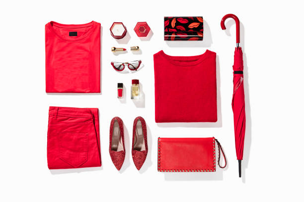vêtements pour femmes avec accessoires personnels - isolated on red photos et images de collection