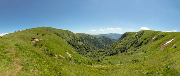 sommet le hoheneck à haute du crète en alsace en france - stosswihr photos et images de collection