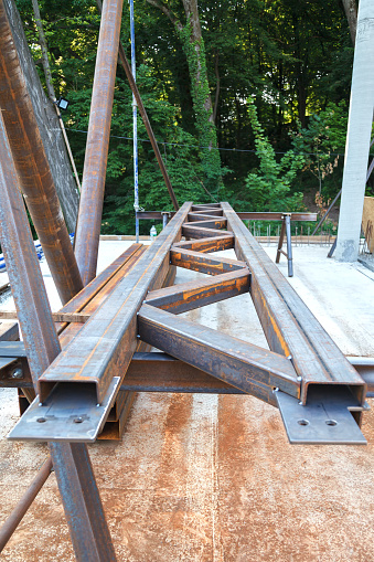 Manufacturing of a truss made of metal pipes to strengthen building structures.