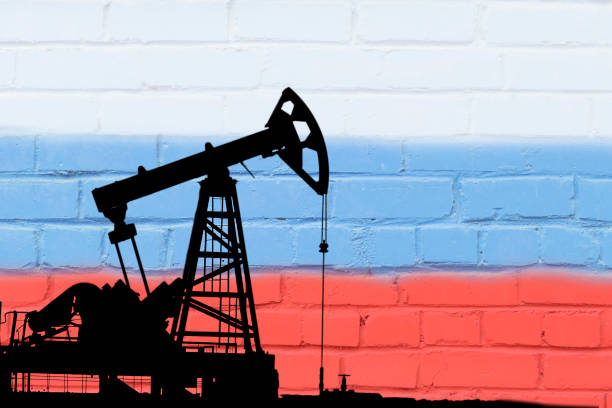 wiercenie ropy naftowej na tle flagi federacji rosyjskiej. - opec zdjęcia i obrazy z banku zdjęć