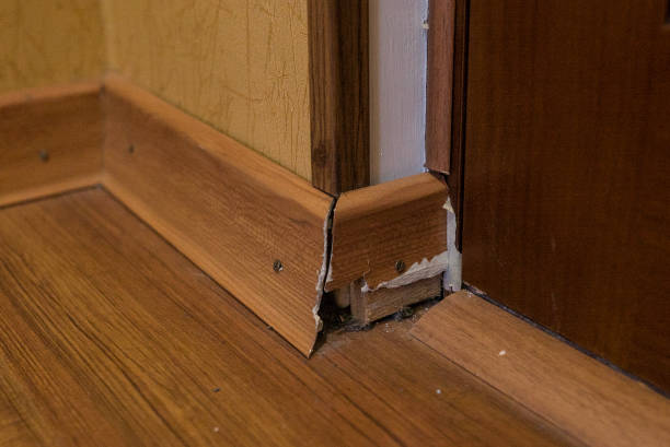 istock Poor quality home repairs in old hotel 984988738