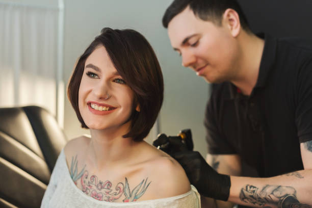 istock Tattoo artist working with needle on clients body 984989508