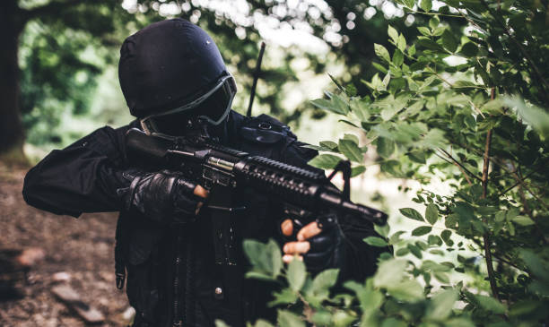 istock SWAT Police Officer In The Forest 985000882