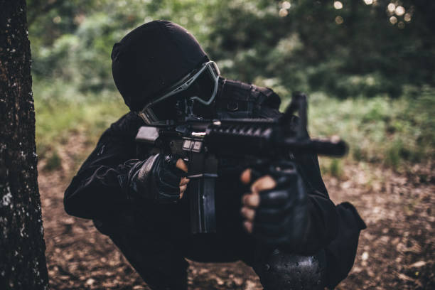 istock SWAT Officer In The Forest 985002044