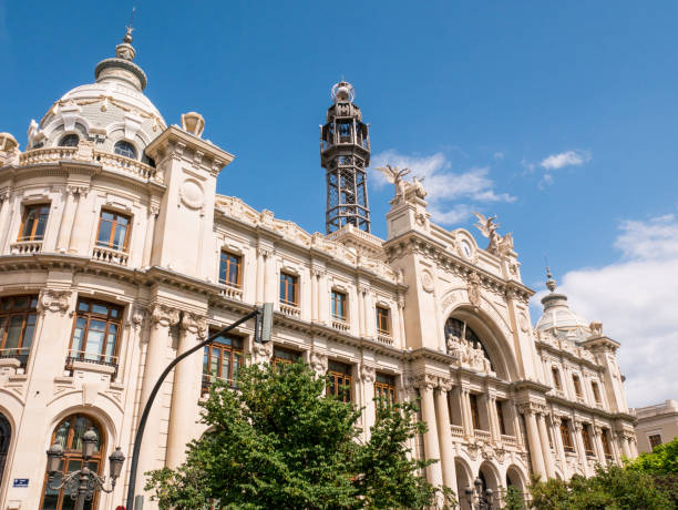 istock tracking shot on the post office building in Valencia, Spain 985006464
