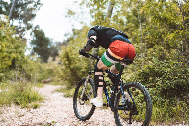 istock Young rider on mtb bike coming down from a cliff 985006994