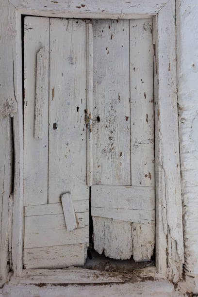 istock Old wooden door 985017852