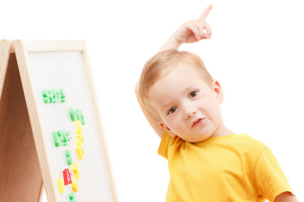 istock Child at the blackboard, numbers and letters makes up words. 985024004