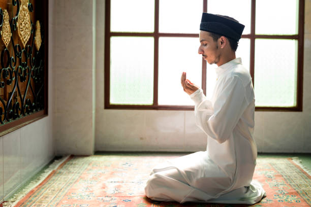 istock Muslim man making Dua to Allah 985036950