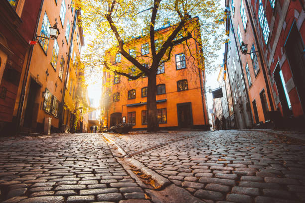 gamla stan al tramonto, stoccolma, svezia - stockholm sweden gamla stan town square foto e immagini stock