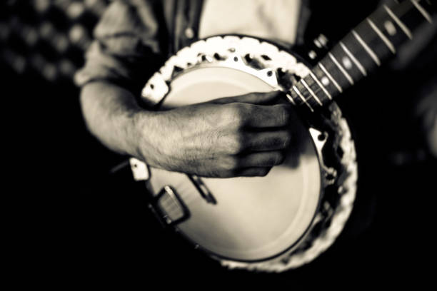 istock The banjo player in the bar 985063158
