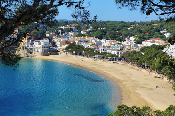 paisaje mediterráneo en la costa brava en cataluña, españa. - maresme fotografías e imágenes de stock