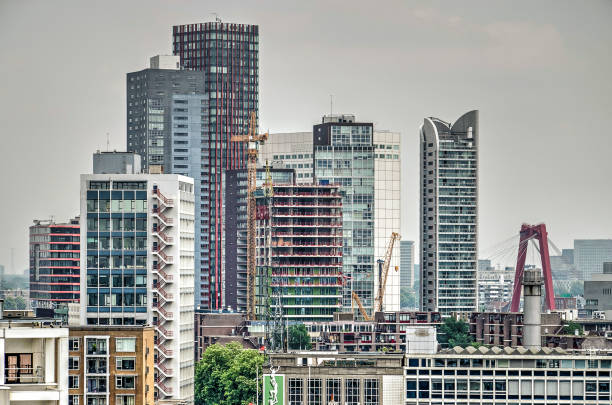 istock Fragment of the Rotterdam skyline 985073000